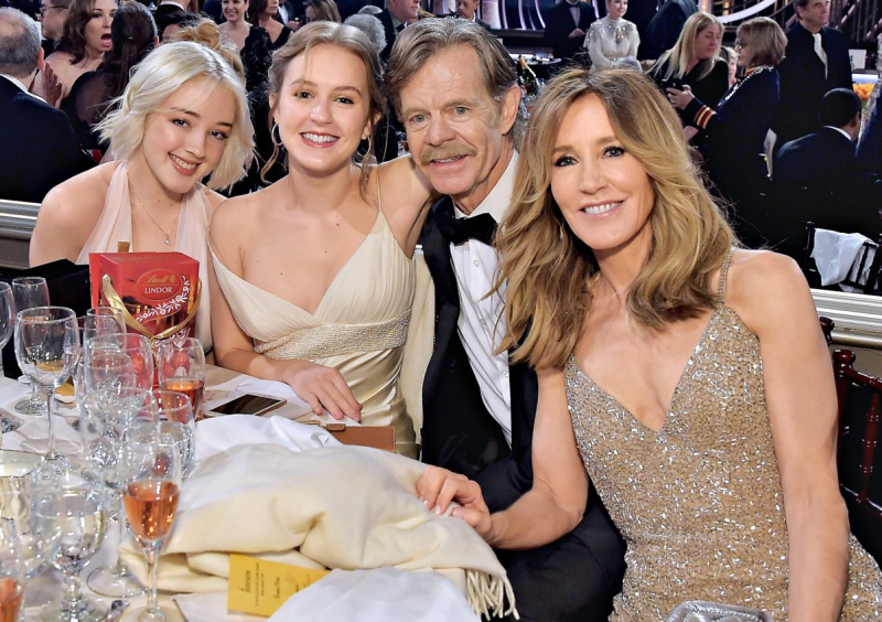 Diễn viên Felicity Huffman là nhân vật nổi tiếng liên quan tới đường dây chạy cho con vào trường ĐH nổi tiếng đã nhận tội. Trong ảnh, Huffman cùng chồng và hai con gái