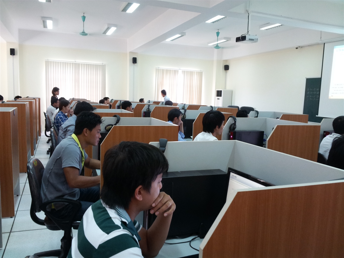 Các ứng viên sẽ thi tiếng Hàn trên máy tính và kiểm tra tay nghề