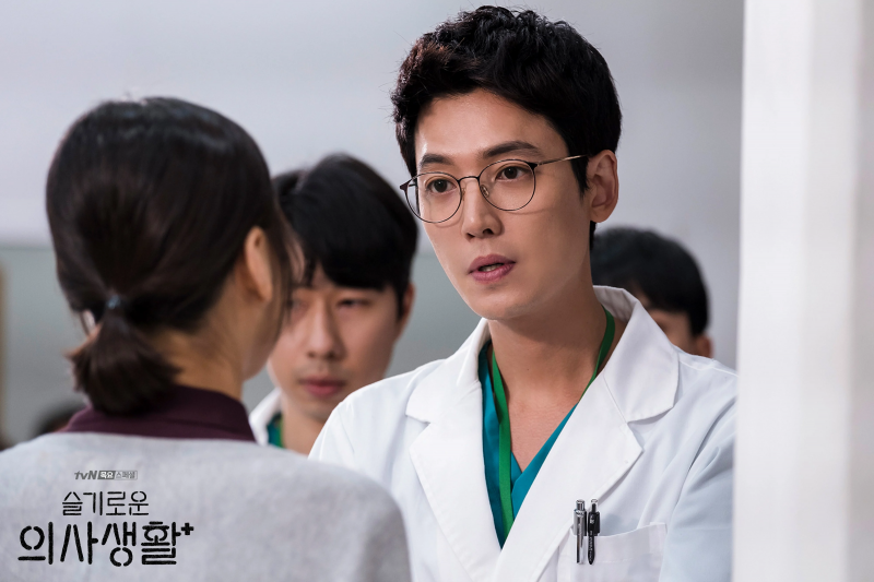 Hospital Playlist có thể khiến bạn rơi nước mắt nhiều lần vì các bệnh nhân.