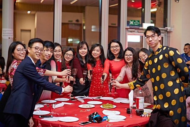 10 khoanh khac chi co du hoc sinh moi co