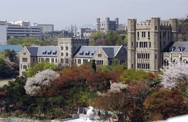 nhung-dai-hoc-co-khuon-vien-tho-mong-huu-tinh-nhat-xu-handocx-2