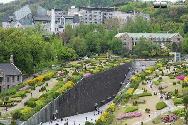 nhung-dai-hoc-co-khuon-vien-tho-mong-huu-tinh-nhat-xu-handocx-5