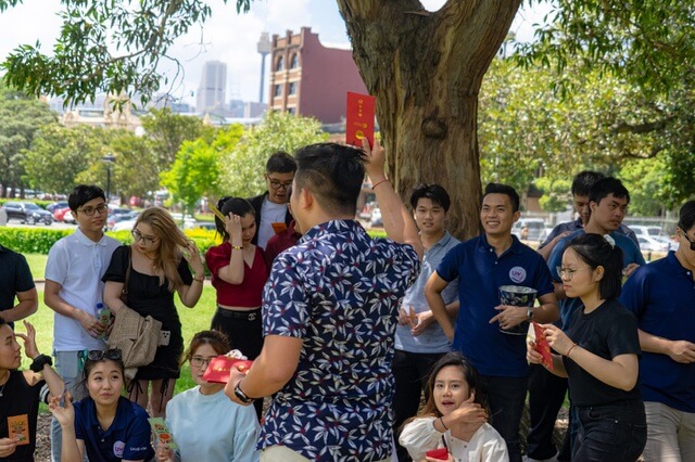 Lì xì đỏ mang đến may mắn đầu năm.