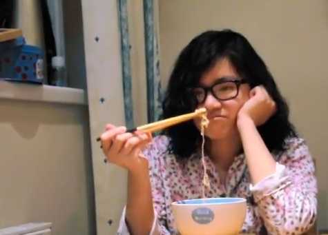 Thường xuyên phải ăn mỳ tôm!