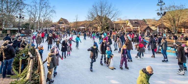 Tham gia trượt tuyết tại Winter zoo Hannover