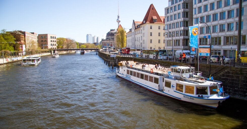 Vẻ đẹp thanh bình bên bờ sông Spree