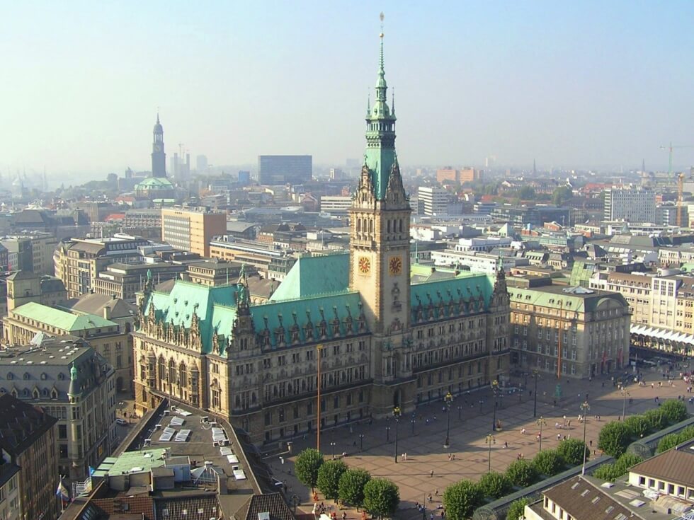 Tòa thị chính Hamburger Rathaus với kiến trúc theo lối Baroque