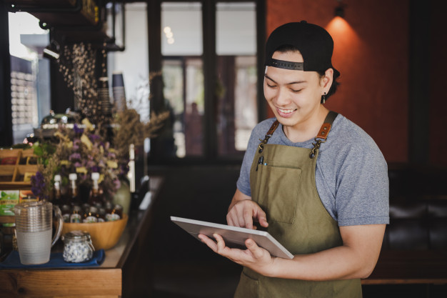 asian-man-barista-holding-tablet-checking-order-from-customer-coffee-cafe_1150-8047