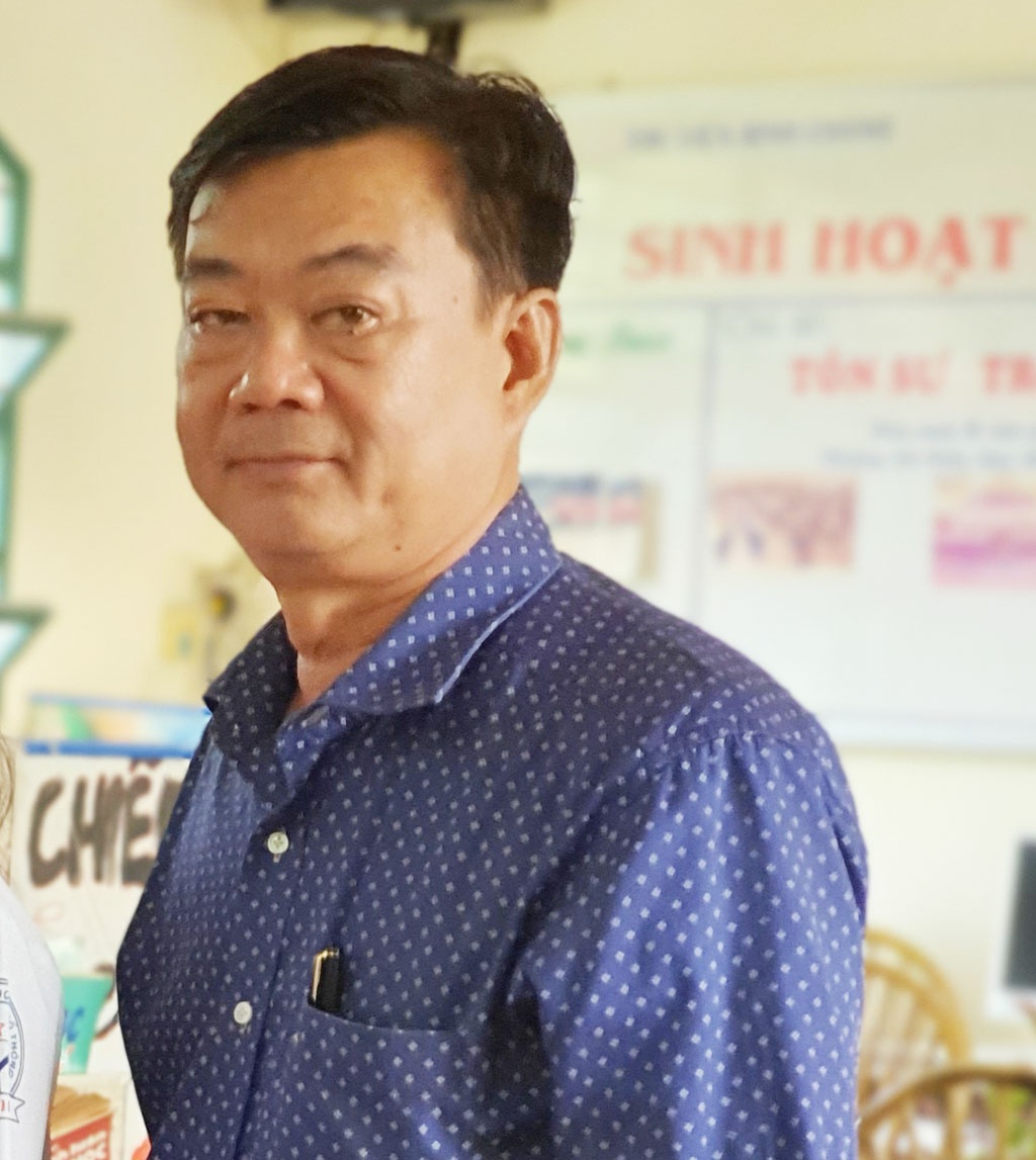 Đặng Văn Út (Phó hiệu trưởng Trường THPT Bình Chánh, H.Bình Chánh, TP.HCM)