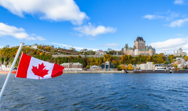 Canada tiến hành tiêm chùng bắt buộc Covid