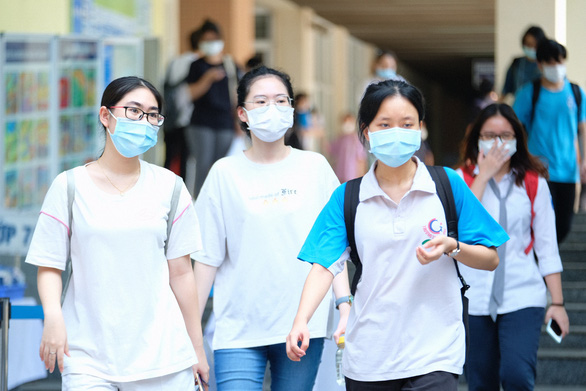 Thí sinh dự thi tốt nghiệp THPT đợt 1 năm 2021 - Ảnh: NAM TRẦN
