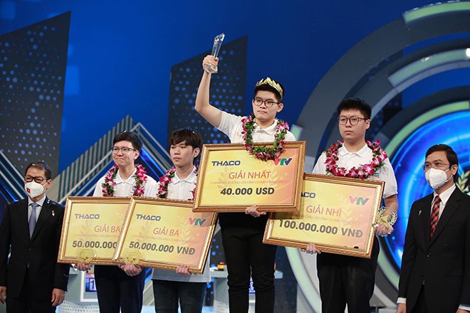 Nguyễn Hoàng Khánh (học sinh Trường THPT Bạch Đằng, Quảng Ninh) vô địch Đường lên đỉnh Olympia năm 2021. Ảnh: Thanh Hùng