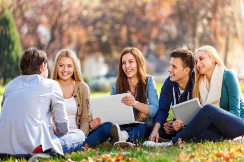 ket-ban-voi-nguoi-duc-1-e1565060978513